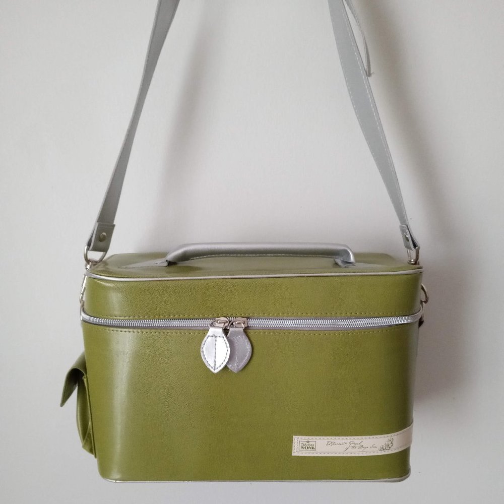 Tahitian Noni Olive Green Travel Bag - Picture 4 of 16